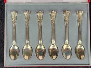 lot 102 image: Vintage Sterling Silver Demitasse Spoon Set with presentation box