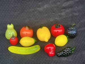 lot 43 image: 11 Venetian Italian Art Glass Fruit Collection