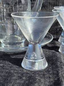 lot 51 image: Steuben Mid-Century Martini Set Crystal Pitcher, Six Glasses, Saucer