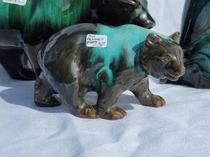lot 200 image: Blue Mountain Pottery Bear, Cub & Dolphin
