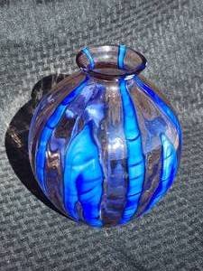 lot 3 image: Czech Karlik Company Stunning Vase