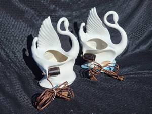 lot 96 image: Maddux of California Swan TV Lamps