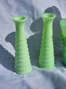 lot 207 image: Vintage Green Jadeite Glass Collection  lot of 8