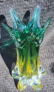 lot 34 image: Vintage Studio Art Glass Vase - GoldKelly Green