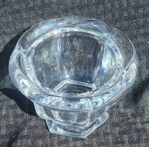 lot 37 image: Baccarat Fine Crystal Nut Bowl