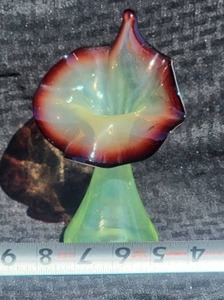 lot 39 image: Vintage Vaseline Studio Art Glass Vase - Cranberry   Opal