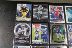 Josh Allen Football Card Lot  20 Different Cards w Leaf Rookie Card