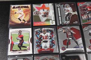 Tom Brady Football Card Lot  20 Different Cards