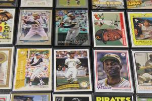 Roberto Clemente Baseball Card Lot  20 Different Cards