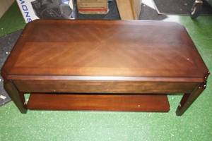 ACME Docila Lift-Top Coffee Table