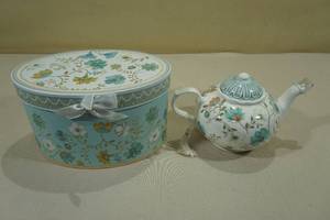 Delton 9.5 x 5.6 Porcelain Tea Pot in Gift Box -Blue Romance
