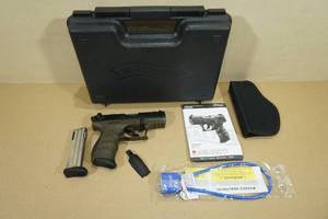 lot 5 image: Walther P22 .22 LR Semi-Automatic Pistol - 2 Magazines