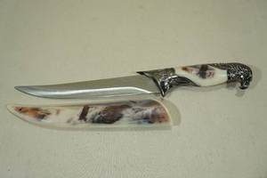 lot 125 image: Eagle Theme Collector Knife