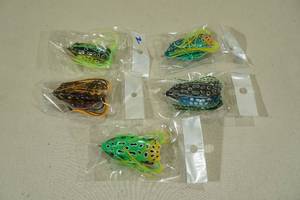 lot 137 image: Frog Fishing Lures - 2 and 2.25 Bodies