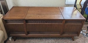 lot 1 image: MCM Zenith Stereophonic High Fidelity Console