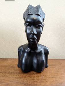 lot 51 image: Ebony Bust