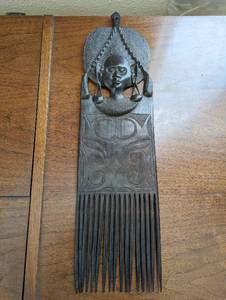 lot 52 image: Intricately Hand Carved Ebony African Comb