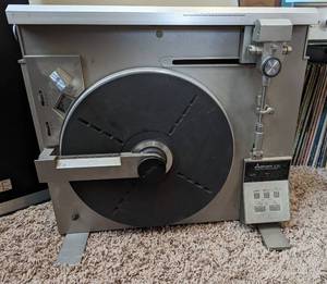 lot 58 image: Mitsubishi LT-5V Turn Table