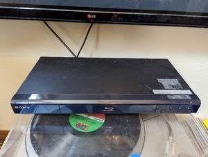 lot 59 image: Sony Blu-Ray And DVD Player