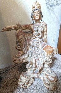 lot 64 image: Guanyin Statue
