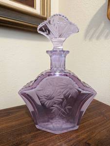 lot 90 image: Amethyst Glass Decanter