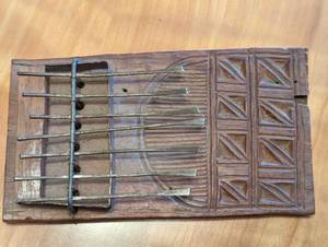 lot 100 image: Old Seven-Note Kalimba