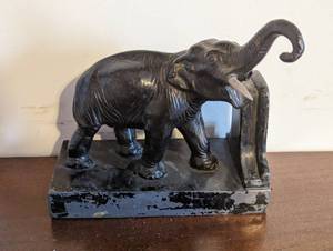 lot 103 image: Metal Elephant Bookend