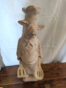 lot 146 image: Decorative Chef Pig