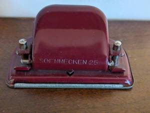 lot 89 image: Vintage Soennecken 25 Holepunch
