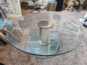 lot 171 image: Large Glass Coffee Table