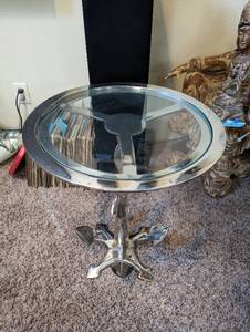 lot 172 image: Vintage Nautical Theme with Anchors Metal End Table