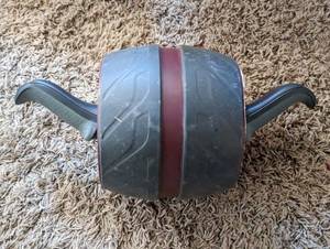lot 188 image: Perfect Fitness Ab-Carver Wheel Trainer