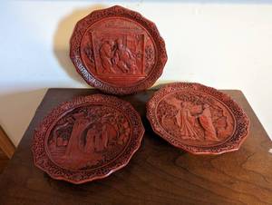 lot 203 image: Set Of Three Traditional Lacquerware Plates