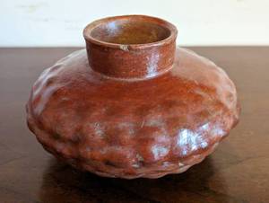 lot 208 image: Small Pottery Vessel