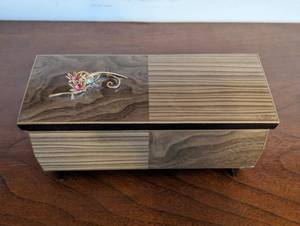 lot 210 image: Music Box Jewelry Box