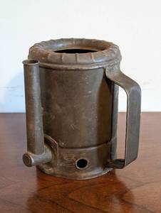 lot 211 image: Vintage Swingspout Measure Co. One-Quart Oil Can