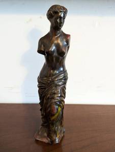 lot 217 image: Wooden Venus Bust