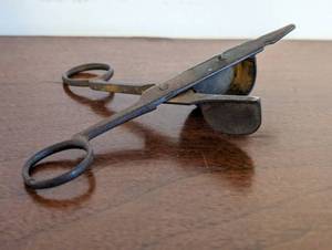 lot 239 image: Antique Candlewick Cutter