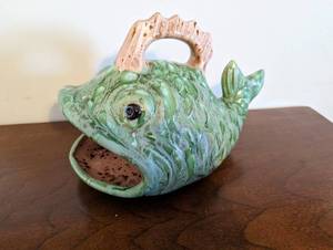lot 253 image: Ceramic Fish Dcor