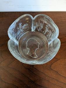 lot 254 image: Candy Dish