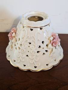 lot 270 image: Porcelain Lampshade