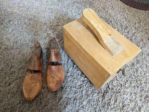 lot 276 image: Collection Of CobblerShoeshine Items