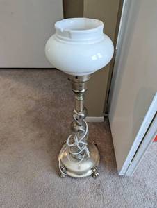 Colonial-Premier Co. Table Lamp
