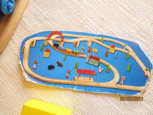 lot 292 image: Wooden toy train track with wood ac...