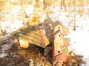 lot 25 image: Large 4 foot barnwood red totem sty...