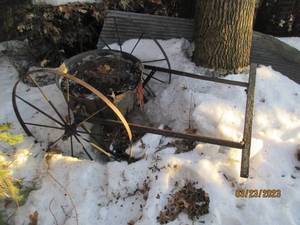 lot 66 image: Antique Cast Iron scalding Cauldron...
