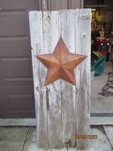 lot 69 image: Rustic Wood decorative barn door wi...