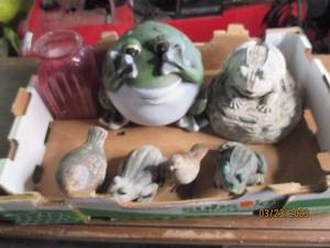 lot 74 image: Variety of outdoor frog shaped lawn...