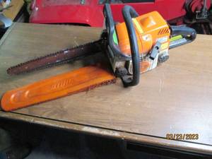 lot 90 image: Stihl MS180C gas powered Chainsaw (...
