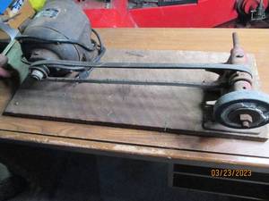 lot 93 image: Vintage 13hp belt driven grinder a...